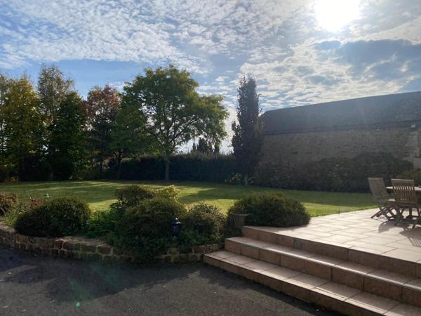 Maison de bourg, en pierre, 192 m², 5 chs, terrain 1469 m², Cerisy Belle Etoile