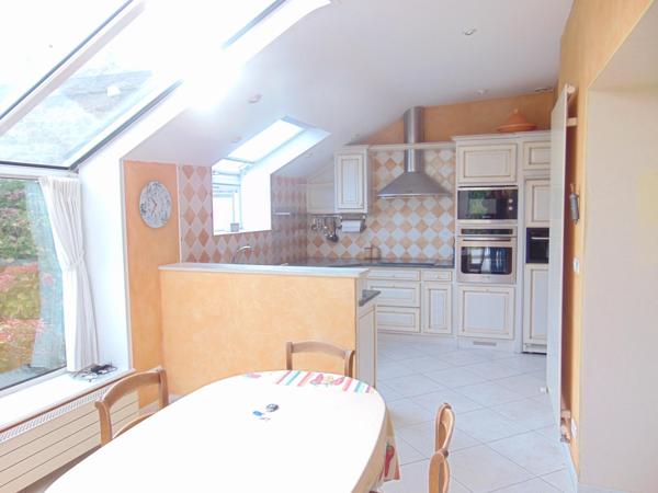 Maison de bourg, en pierre, 192 m², 5 chs, terrain 1469 m², Cerisy Belle Etoile