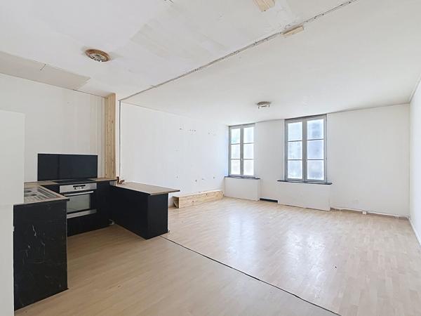 LOCAL COMMERCIAL AVEC APPARTEMENT ? EMPLACEMENT N°1