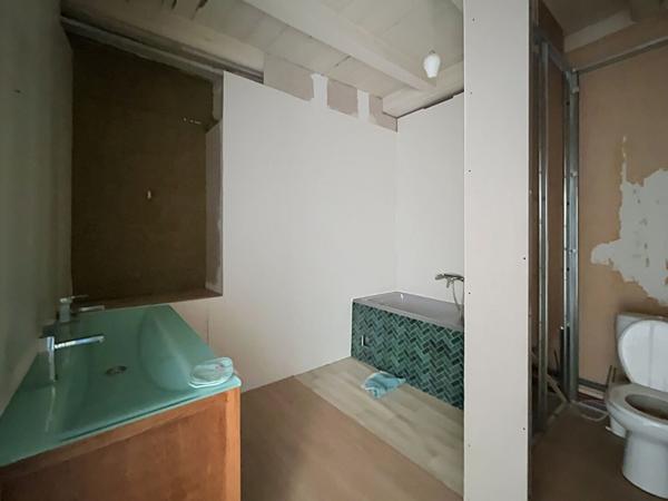 LOCAL COMMERCIAL AVEC APPARTEMENT ? EMPLACEMENT N°1