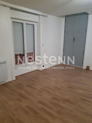 Grand  appartement T2 Bis, 1 chambre, 1 bureau, Le Mans hyper centre ville dans rue piétonne, proche cathédrale, cinéma, marché, centre ville, tram à 2 mn