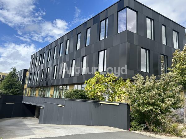 Bureaux à louer à Lesquin dans immeuble moderne climatisé rénové