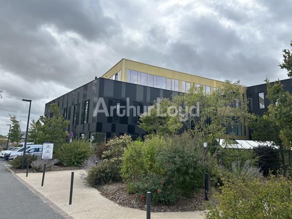 Bureaux à louer à Lesquin dans immeuble moderne climatisé rénové