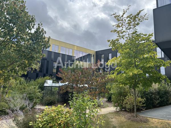 Bureaux à louer à Lesquin dans immeuble moderne climatisé rénové