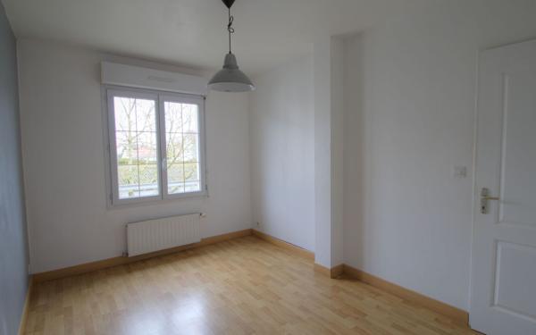 Maison à vendre    8 pièces • 118,06 m2 Saint-Jean-de-la-Ruelle