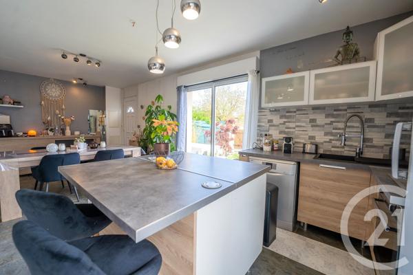 Maison à vendre  3 pièces - 84,80 m 2   L EGUILLE  - 17
