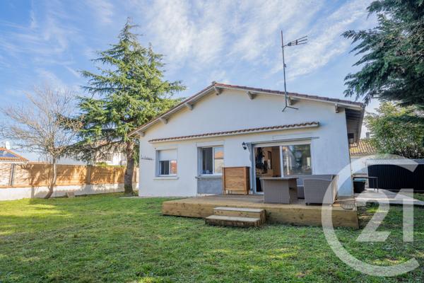 Maison à vendre  3 pièces - 84,80 m 2   L EGUILLE  - 17