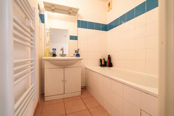 CARCASSONNE – PERIPHERIE Appartement T2 45m² avec terrasse et place de parking privative