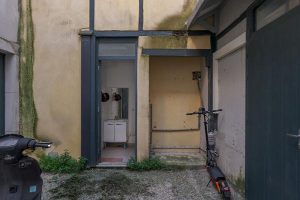 CARCASSONNE BASTIDE-CARNOT-GARE Workshop 60m² avec vitrine, accès véhicule, et normes accessibilité