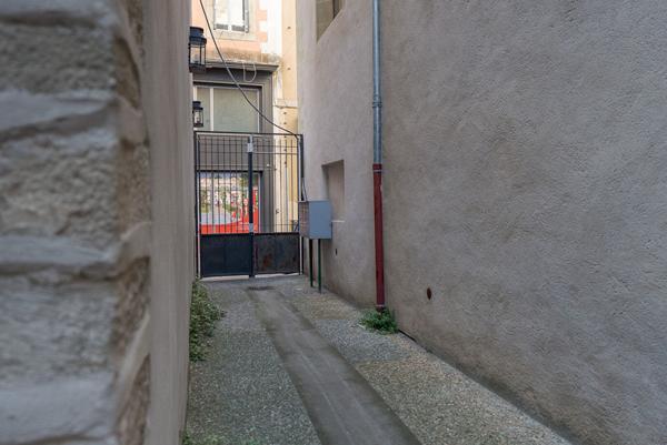 CARCASSONNE BASTIDE-CARNOT-GARE Workshop 60m² avec vitrine, accès véhicule, et normes accessibilité