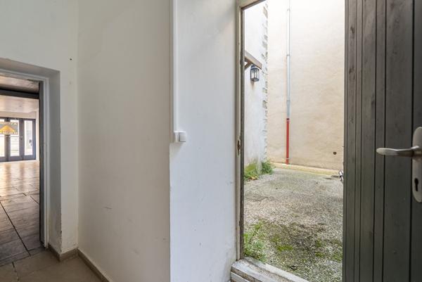 CARCASSONNE BASTIDE-CARNOT-GARE Workshop 60m² avec vitrine, accès véhicule, et normes accessibilité