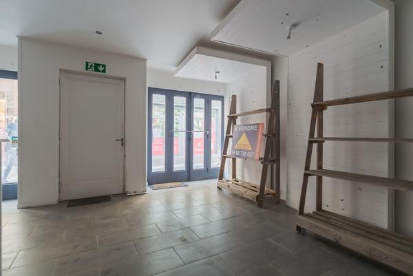 CARCASSONNE BASTIDE-CARNOT-GARE Workshop 60m² avec vitrine, accès véhicule, et normes accessibilité