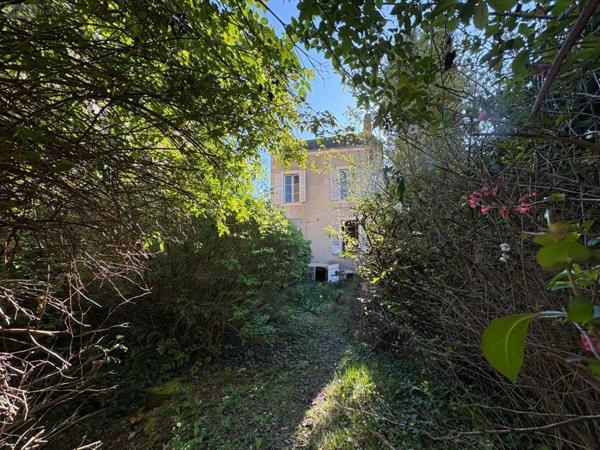 Maison de ville à vendre à Argenton-sur-Creuse dans l'Indre (36200), ref : 037/2535