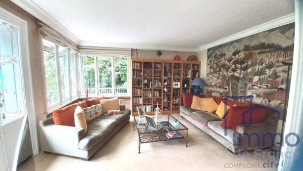 Maison 8 pièces                                        - 42270 Saint-Priest-en-Jarez Réf : 2842-CIFVFOREZVELAY