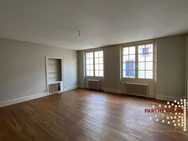 Grande maison dans centre ville de PARTHENAY