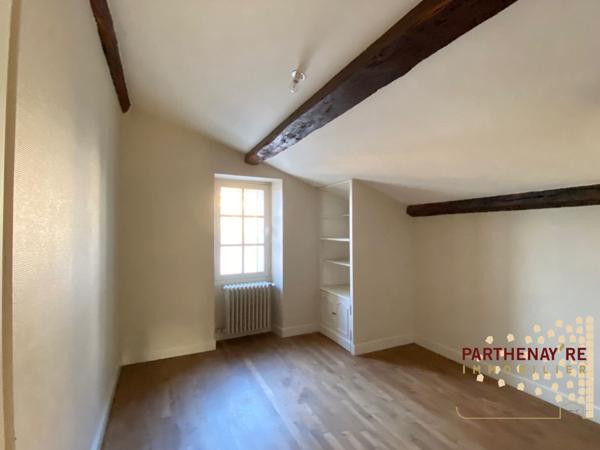 Grande maison dans centre ville de PARTHENAY
