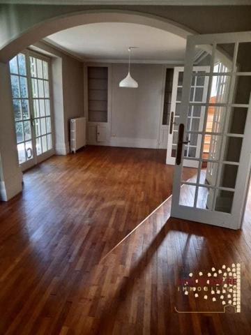 Grande maison dans centre ville de PARTHENAY