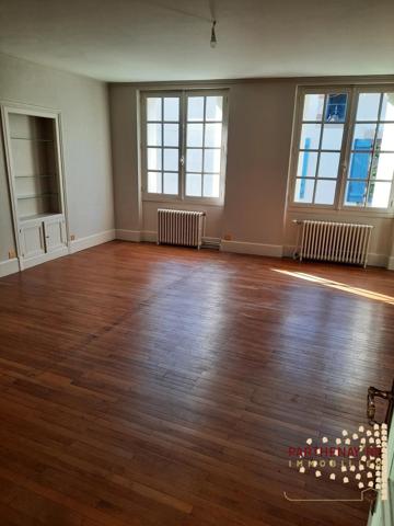 Grande maison dans centre ville de PARTHENAY