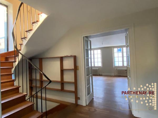 Grande maison dans centre ville de PARTHENAY