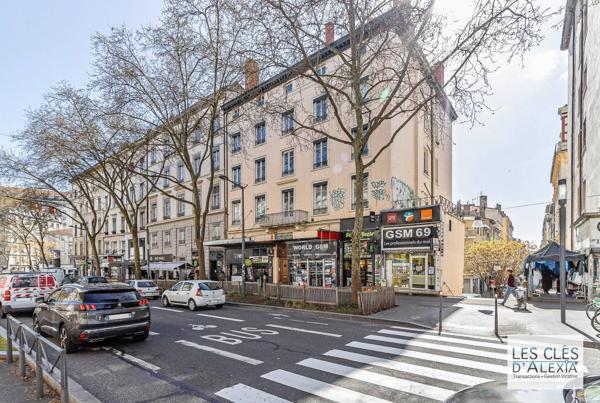 SUPERBE T4 ENTIÈREMENT RÉNOVÉ – EMPLACEMENT IDÉAL