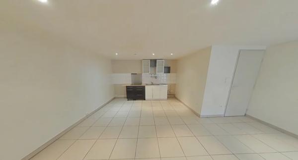 APPARTEMENT T3 A LOUER - LYON 2EME ARRONDISSEMENT Carnot-Charite 73.06 m 2 1 055 € charges comprises par mois