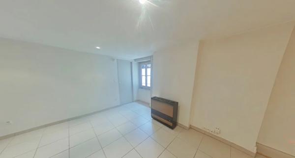 APPARTEMENT T3 A LOUER - LYON 2EME ARRONDISSEMENT Carnot-Charite 73.06 m 2 1 055 € charges comprises par mois