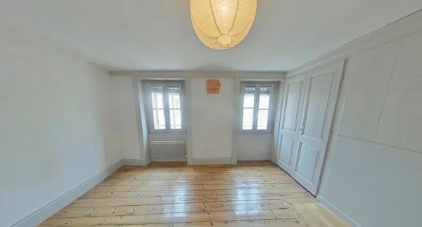 APPARTEMENT T3 A LOUER - LYON 2EME ARRONDISSEMENT Carnot-Charite 73.06 m 2 1 055 € charges comprises par mois
