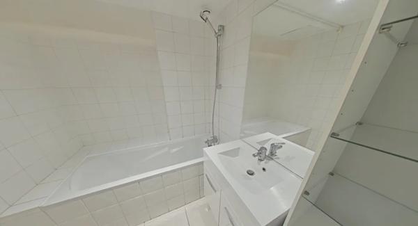 APPARTEMENT T3 A LOUER - LYON 2EME ARRONDISSEMENT Carnot-Charite 73.06 m 2 1 055 € charges comprises par mois