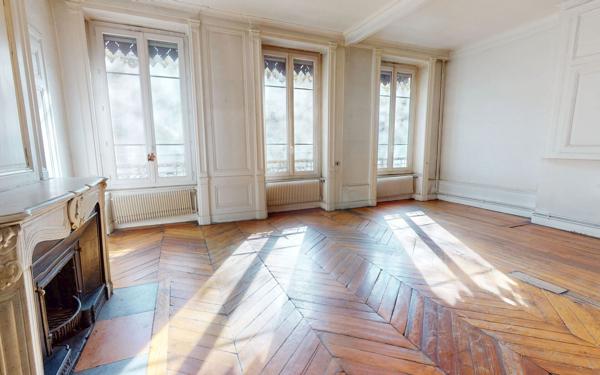 Appartement à vendre    2 pièces • 45 m2 Lyon 3