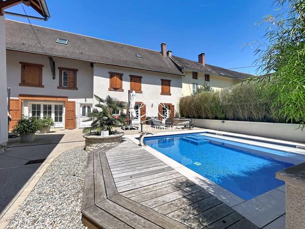 À VENDRE – Maison de Caractère Rénovée – Piscine & Dépendances