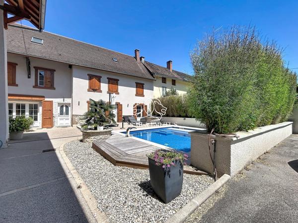 À VENDRE – Maison de Caractère Rénovée – Piscine & Dépendances