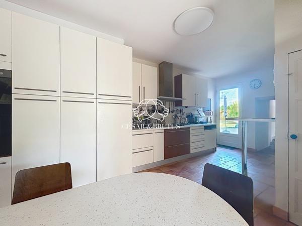 À VENDRE – Maison de Caractère Rénovée – Piscine & Dépendances