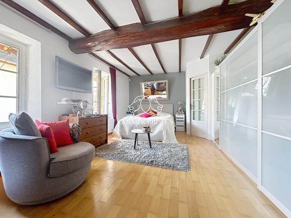 À VENDRE – Maison de Caractère Rénovée – Piscine & Dépendances