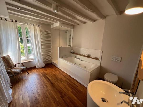 RARE A LA VENTE ORBEC MAISON DE CARACTERE AUX PRESTATIONS DE QUALITES AVEC TRES BEAU PARC ARBORE