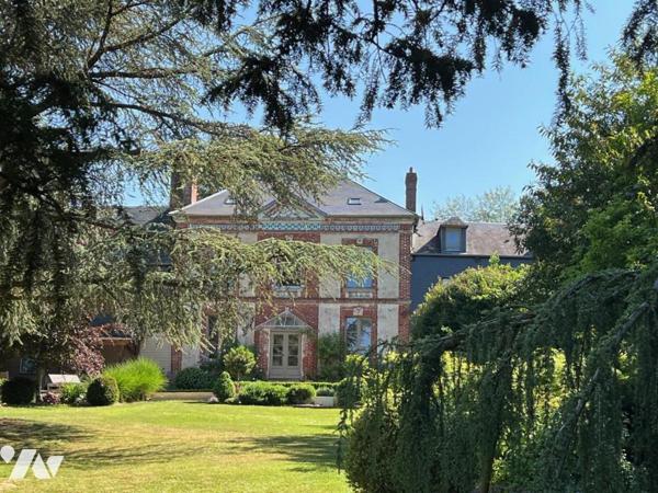 RARE A LA VENTE ORBEC MAISON DE CARACTERE AUX PRESTATIONS DE QUALITES AVEC TRES BEAU PARC ARBORE