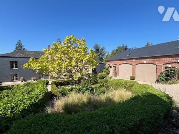 RARE A LA VENTE ORBEC MAISON DE CARACTERE AUX PRESTATIONS DE QUALITES AVEC TRES BEAU PARC ARBORE