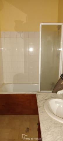 Appartement  T3 avec terrasse,véranda,cave.