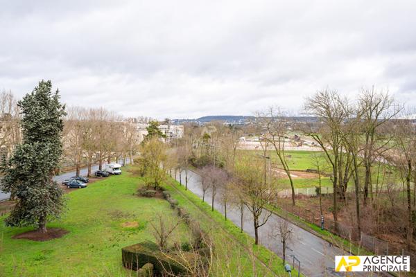 Appartement Maisons Laffitte 5 pièce(s) 89m2 - Ascenseur - dernier étage €442 000 ** - Référence 13330