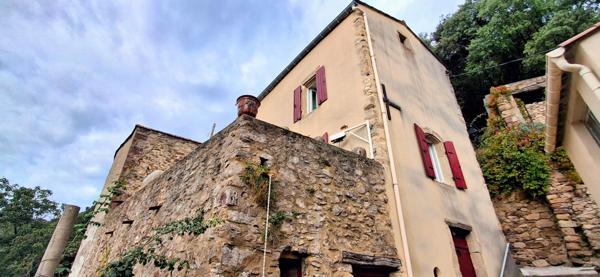 Maison de village avec terrasse et caves LE BOUSQUET D'ORB