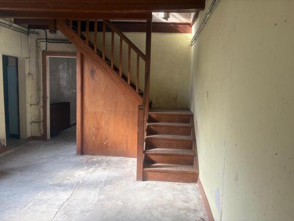 MAISON A ETAGE A RENOVER INTEGRALEMENT