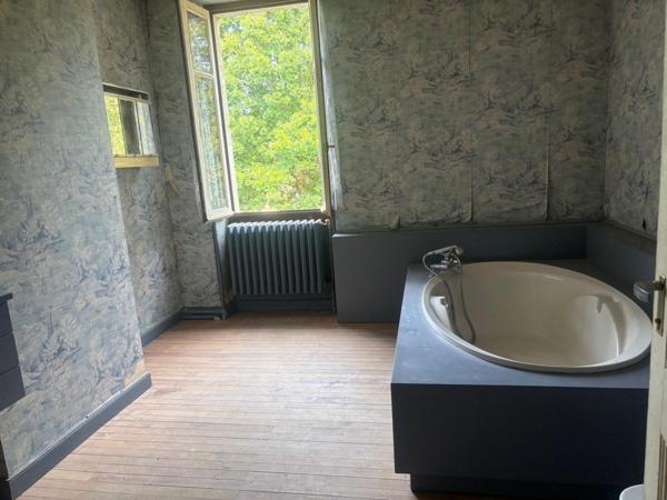 MAISON A ETAGE A RENOVER INTEGRALEMENT