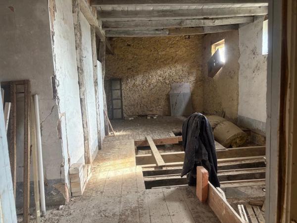 MAISON A ETAGE A RENOVER INTEGRALEMENT