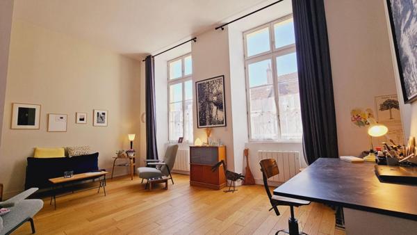 BOURGES CENTRE APPARTEMENT 71.2M² GARAGE ASCENSEUR