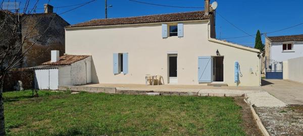 Maison rurale à vendre à Le Gua en Charente-Maritime (17600), ref : Ref 02064   
centre ville