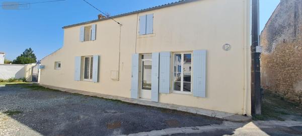 Maison rurale à vendre à Le Gua en Charente-Maritime (17600), ref : Ref 02064   
centre ville