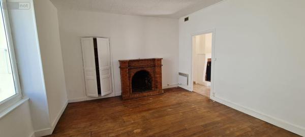 Maison rurale à vendre à Le Gua en Charente-Maritime (17600), ref : Ref 02064   
centre ville