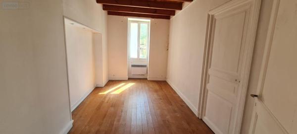 Maison rurale à vendre à Le Gua en Charente-Maritime (17600), ref : Ref 02064   
centre ville