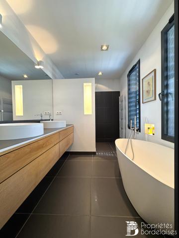 Le Bouscat, Superbe Maison d’Architecte 137 m², garage, jardin, piscine.