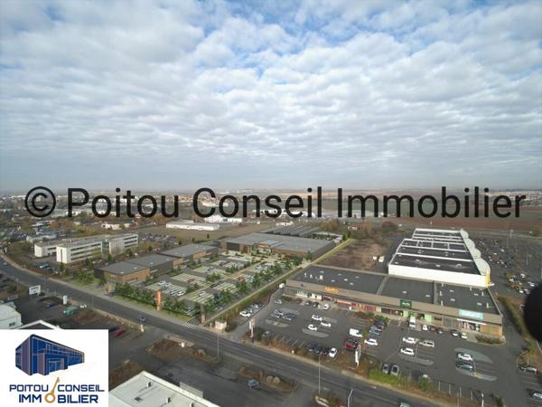 CELLULE COMMERCIALE 592m2 SUR AXE PASSANT DE LA 1ERE ZONE COMMERCIALE DE NIORT CHAURAY