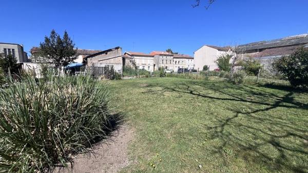 Terrain à vendre |                                       Baignes-Sainte-Radegonde |                                          929 m²